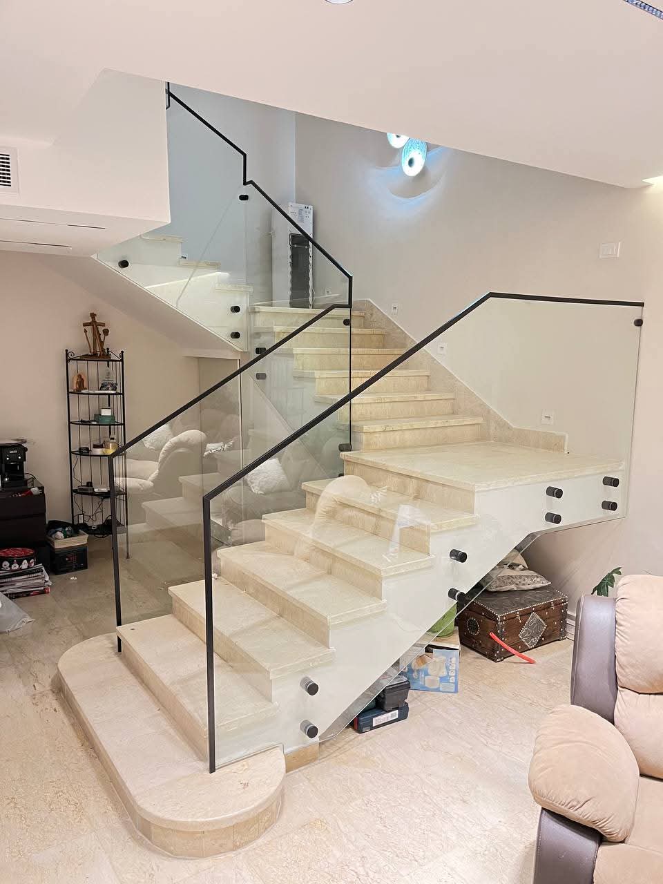 Frameless tempered glass staircase balustrade