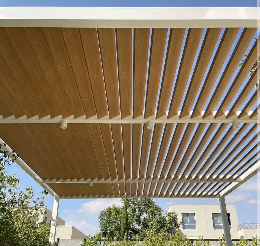 Cantilevered rooftop pergola
